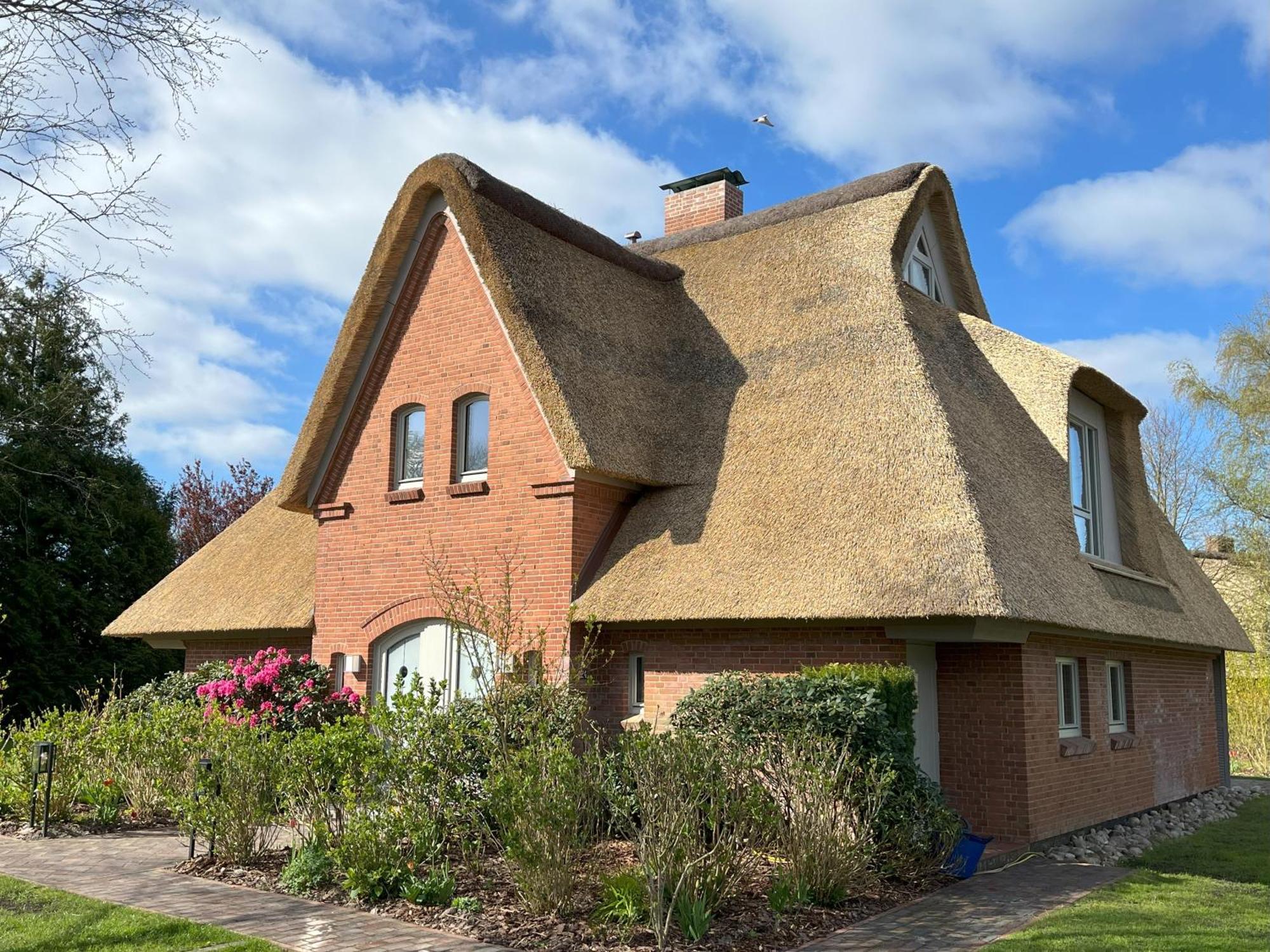 Reetdach-Landhaus Mini Haubarg Татинг Экстерьер фото